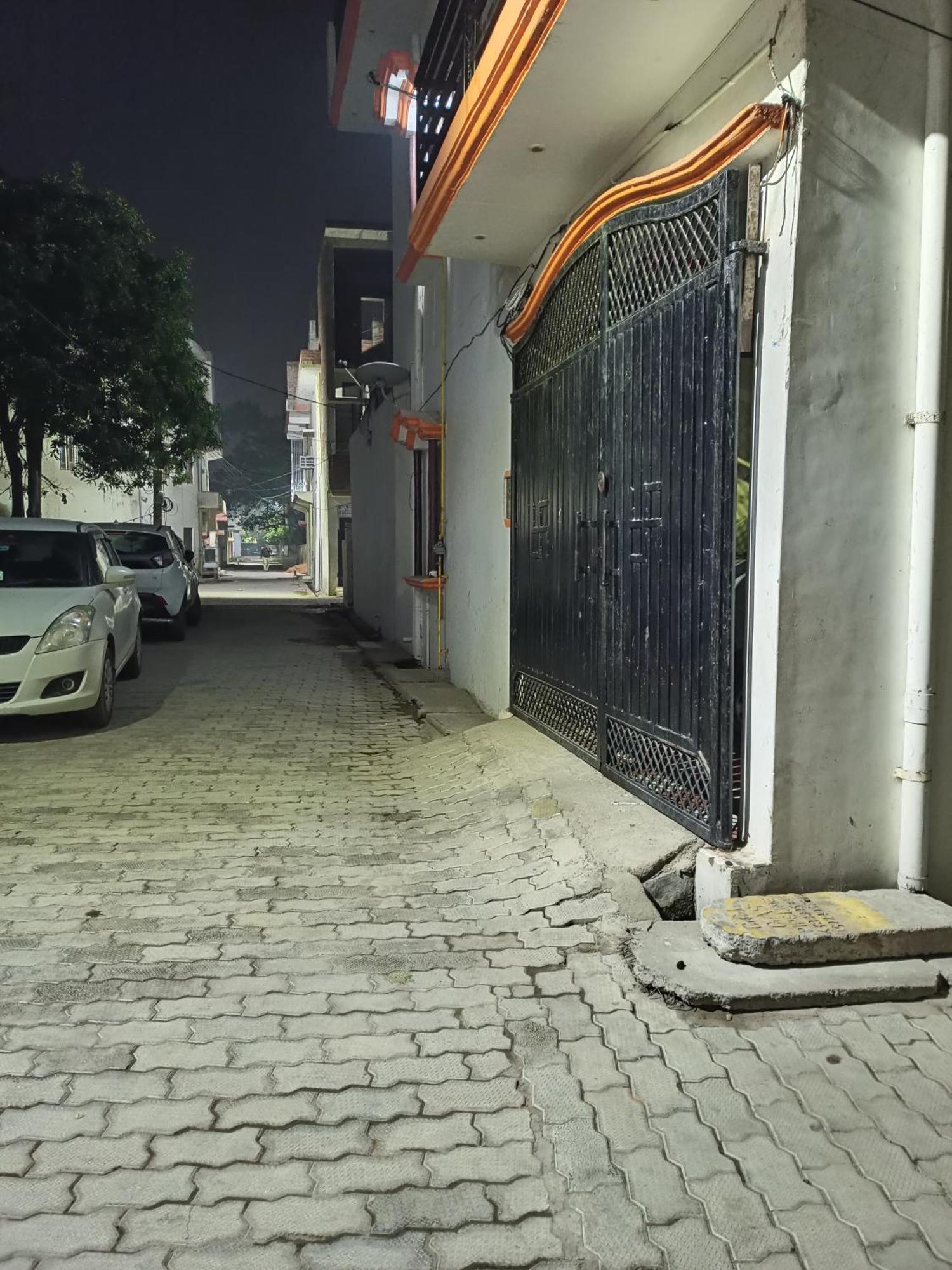 Girija Shail Bhavan Ayodhya Exteriör bild
